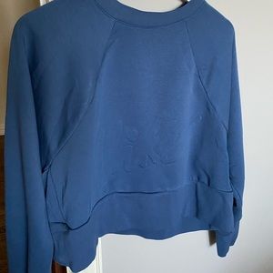 nike cropped sweatshirt